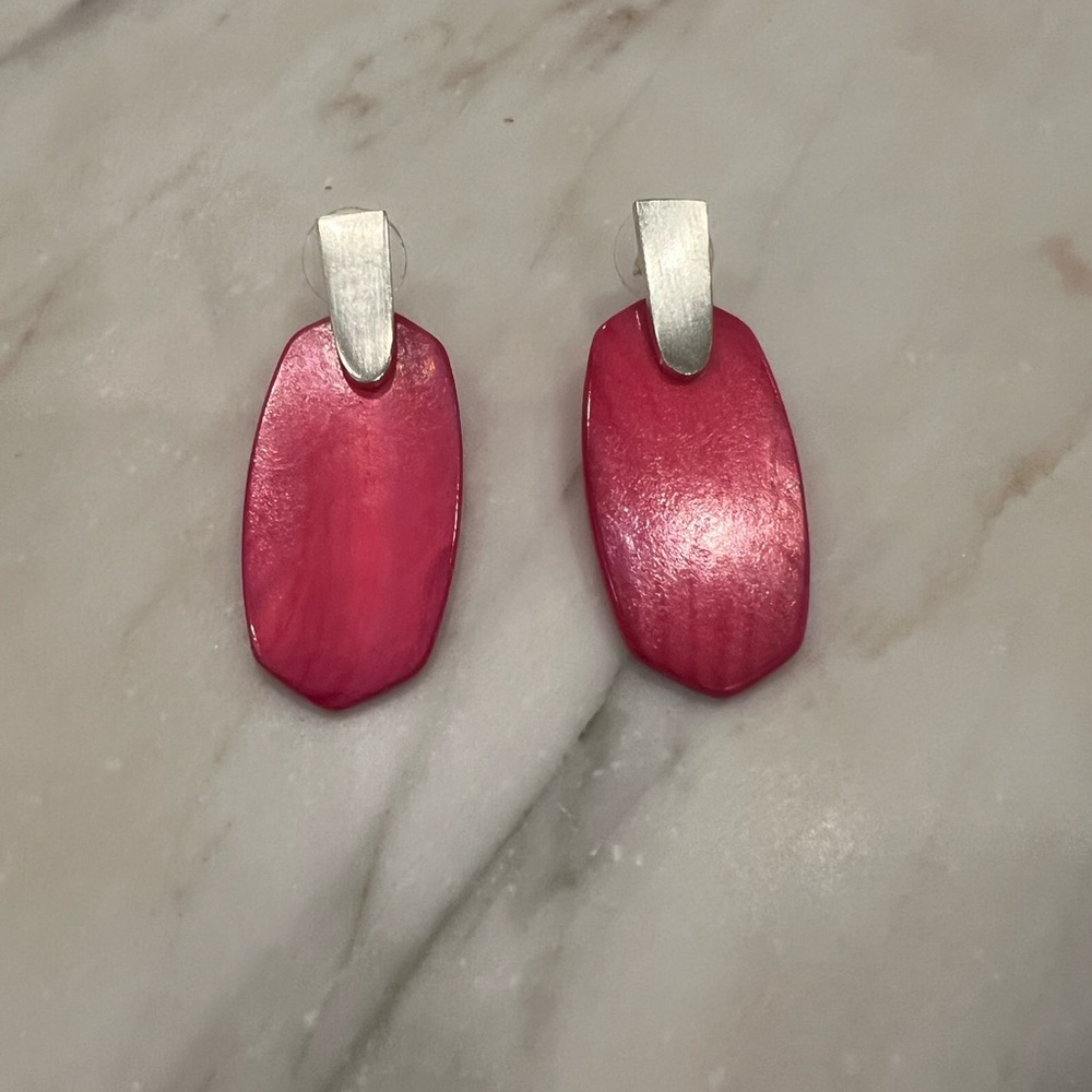 Perfect condition Kendra Scott earrings.